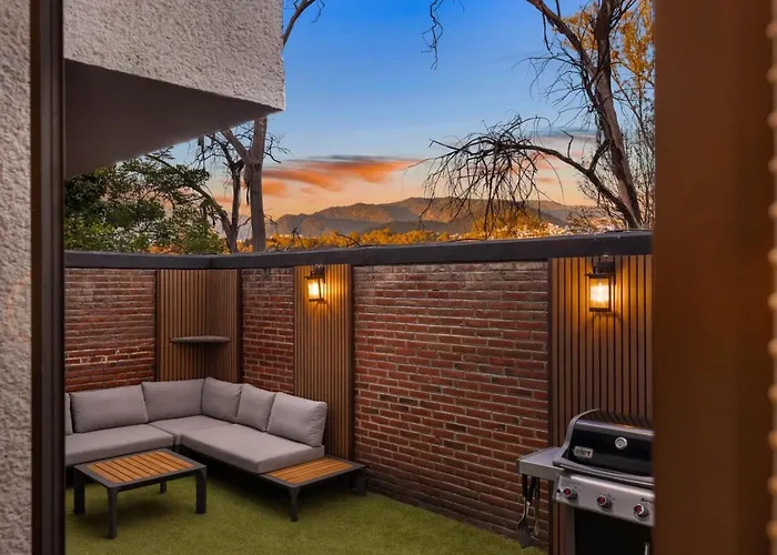 Sierra Vista Contemporary Townhouse Bbq Brand New Holiday home *